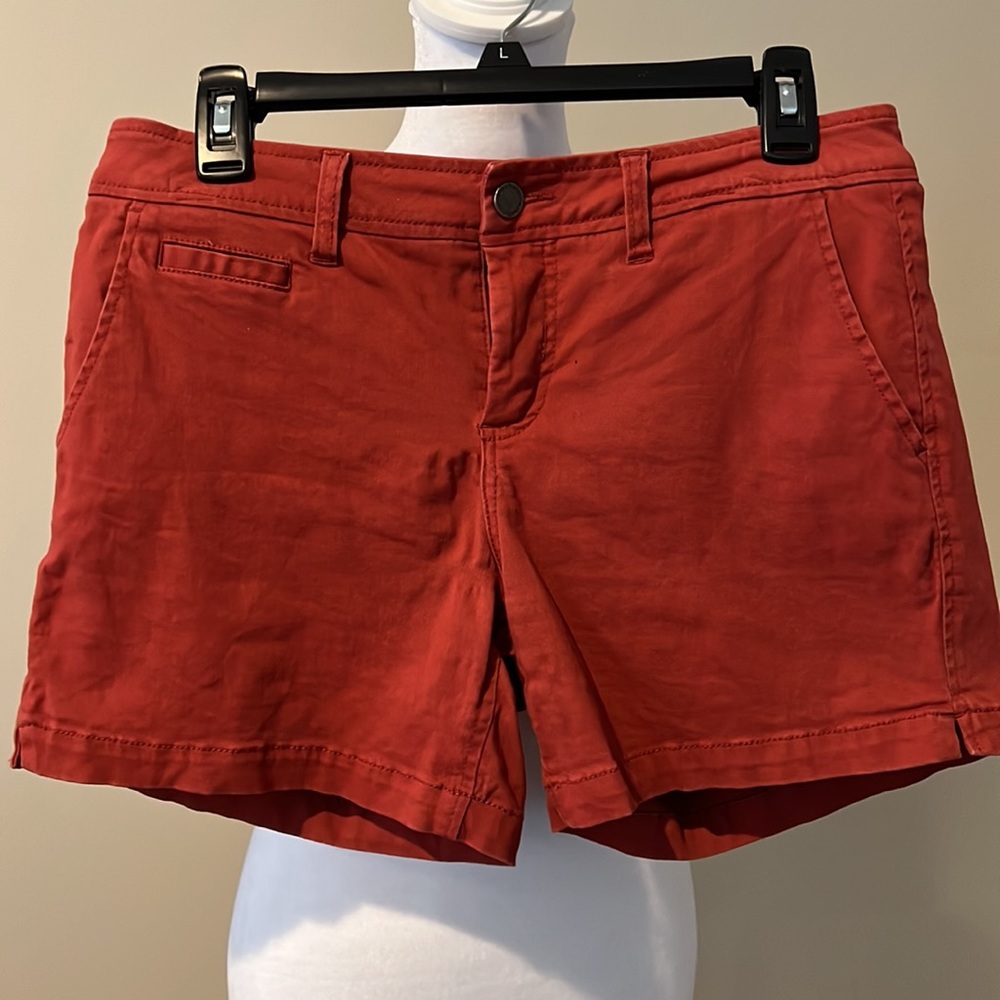 Market & Spruce size small rust orange shorts.